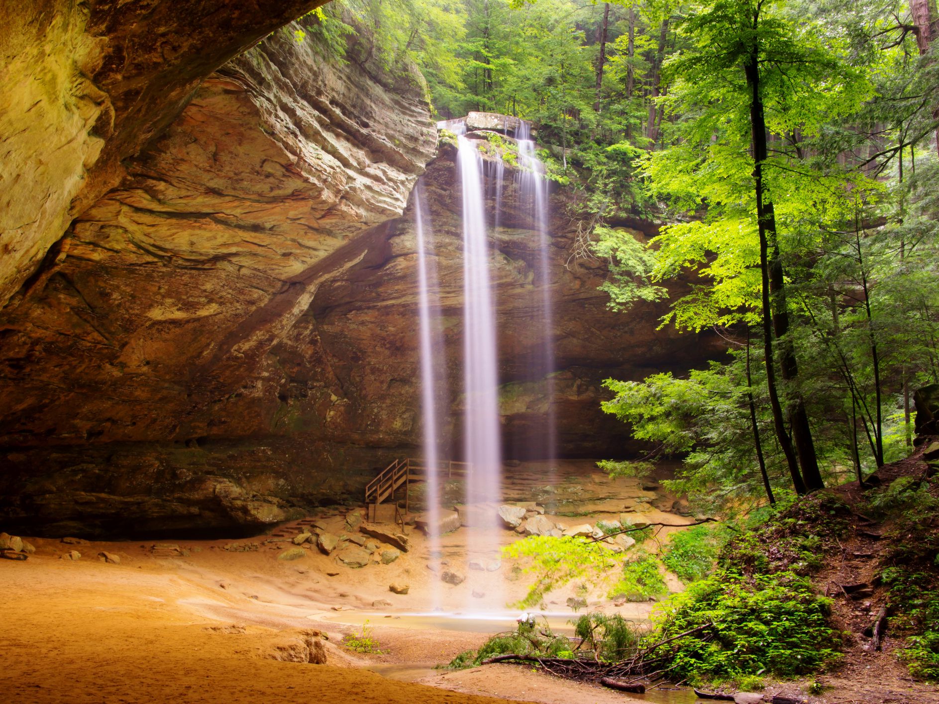 Ash Cave Waterfalls in Hocking Hills State Park in Ohio