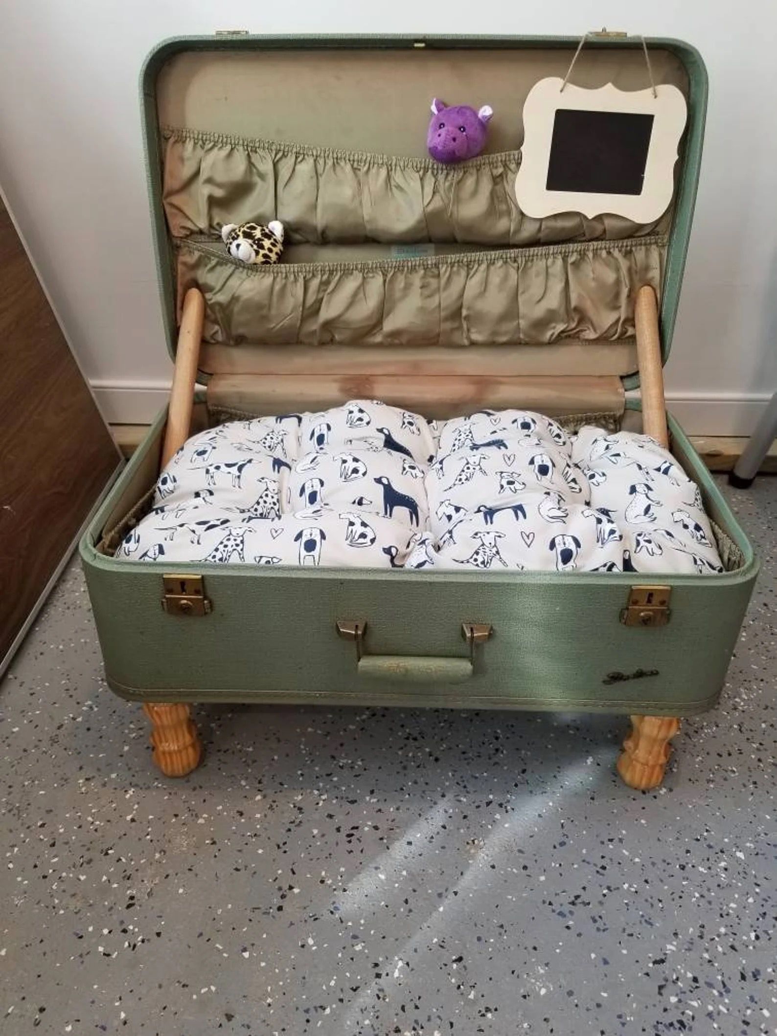 Stylish Vintage Bed Using a Recycled Suitcase