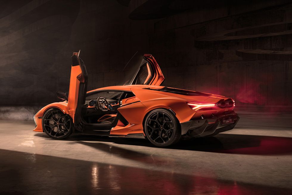 2024 lamborghini revuelto