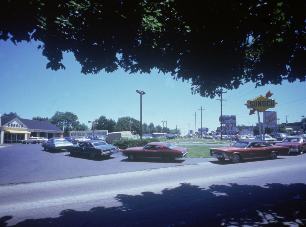 1976 Gas Station