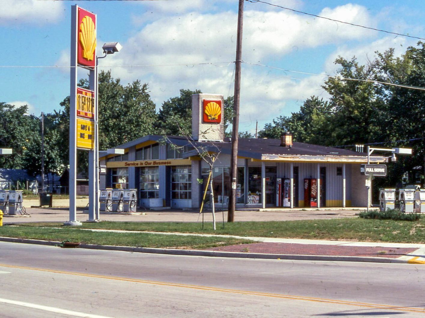 19950910 Shell Gas Station, Beloit, WI