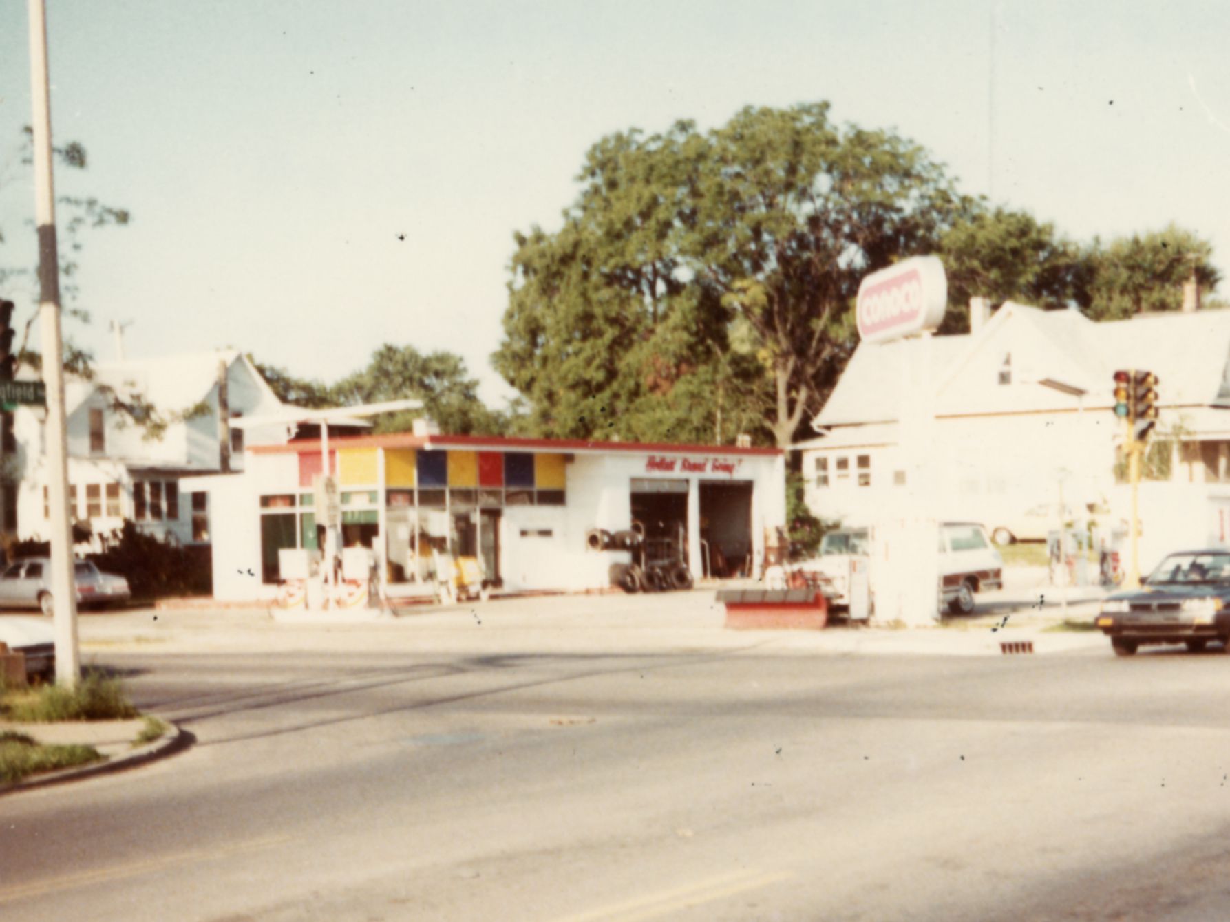 1985 Gas Station