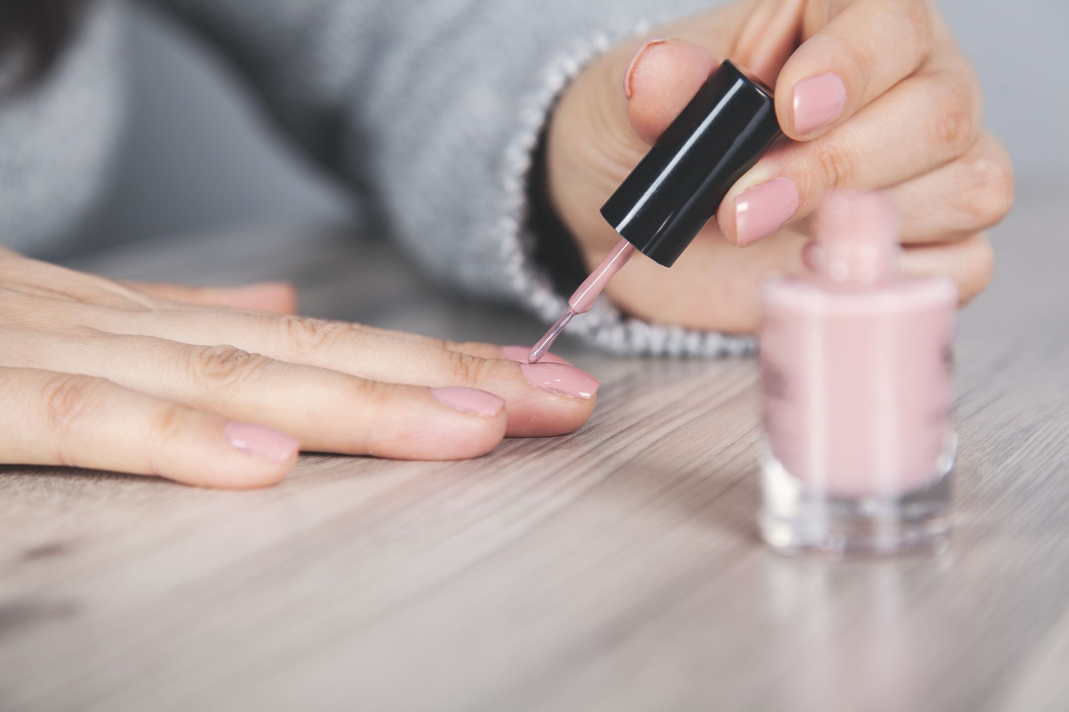 woman hand nail varnish on the desk