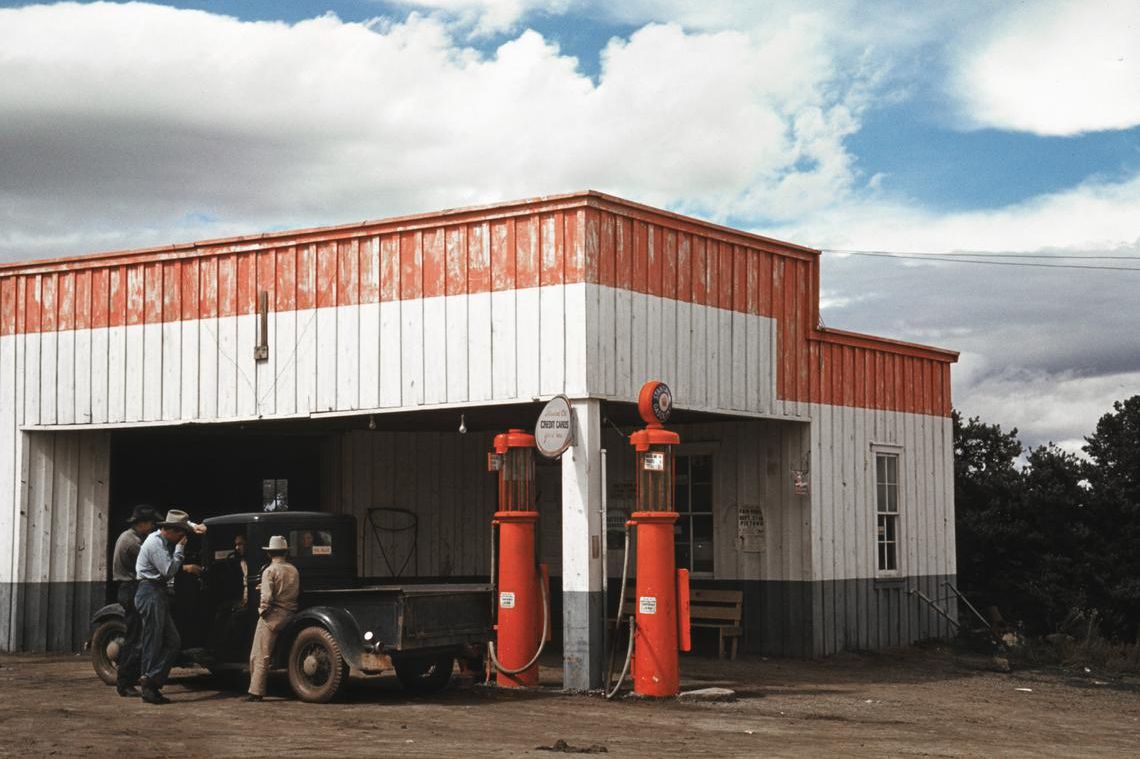 1941 gas station