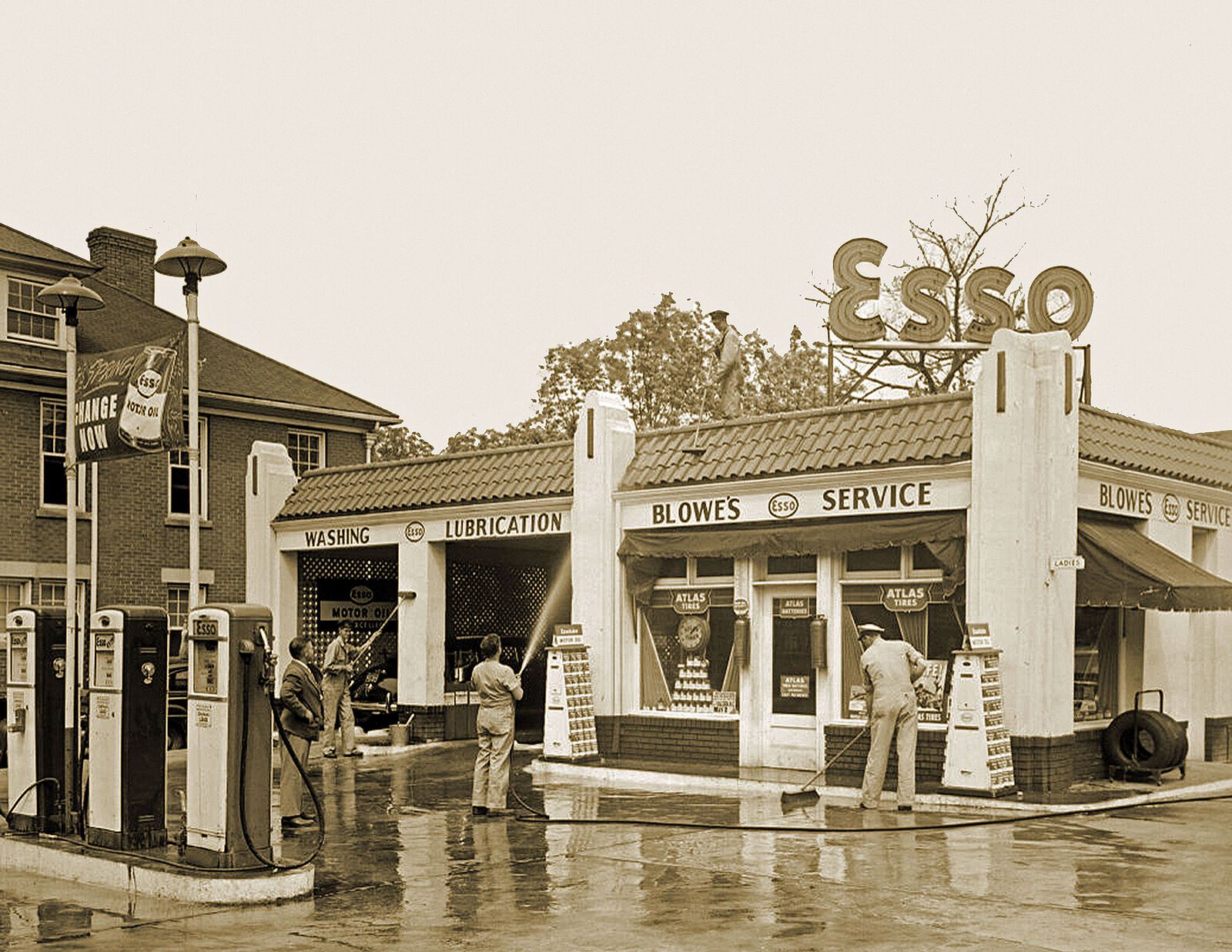 1948 gas station