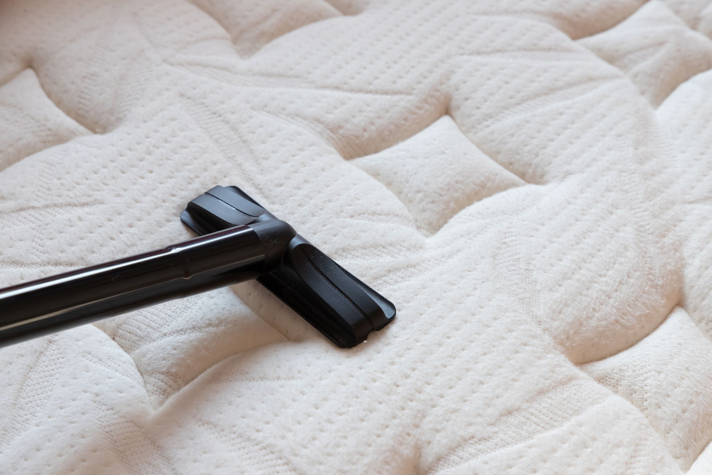 cleaning mattress by vacuum cleaner