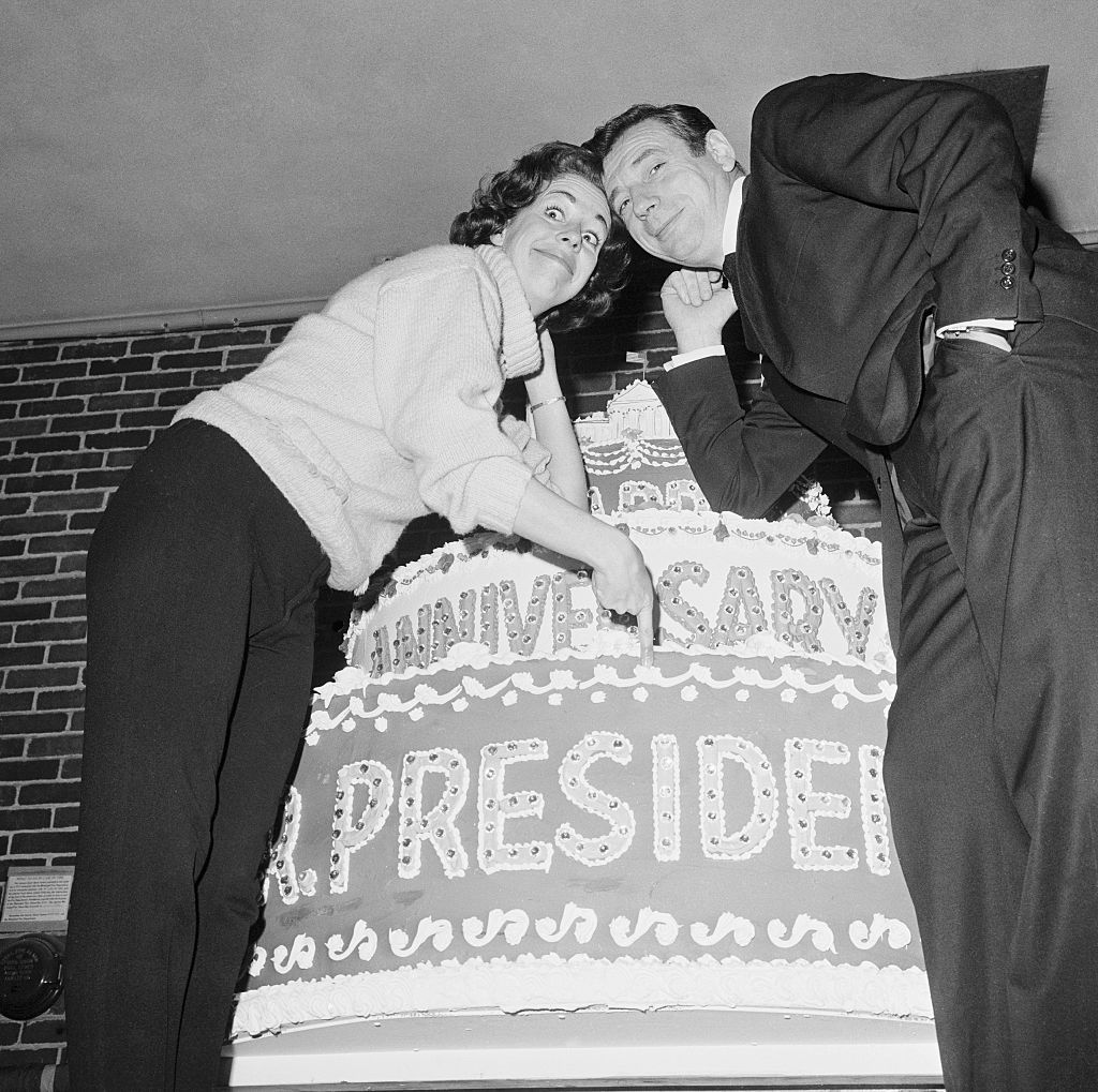 Carol Burnett and Yves Montand