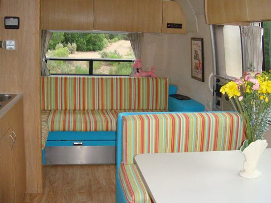 Ann’s Cabana: Interior