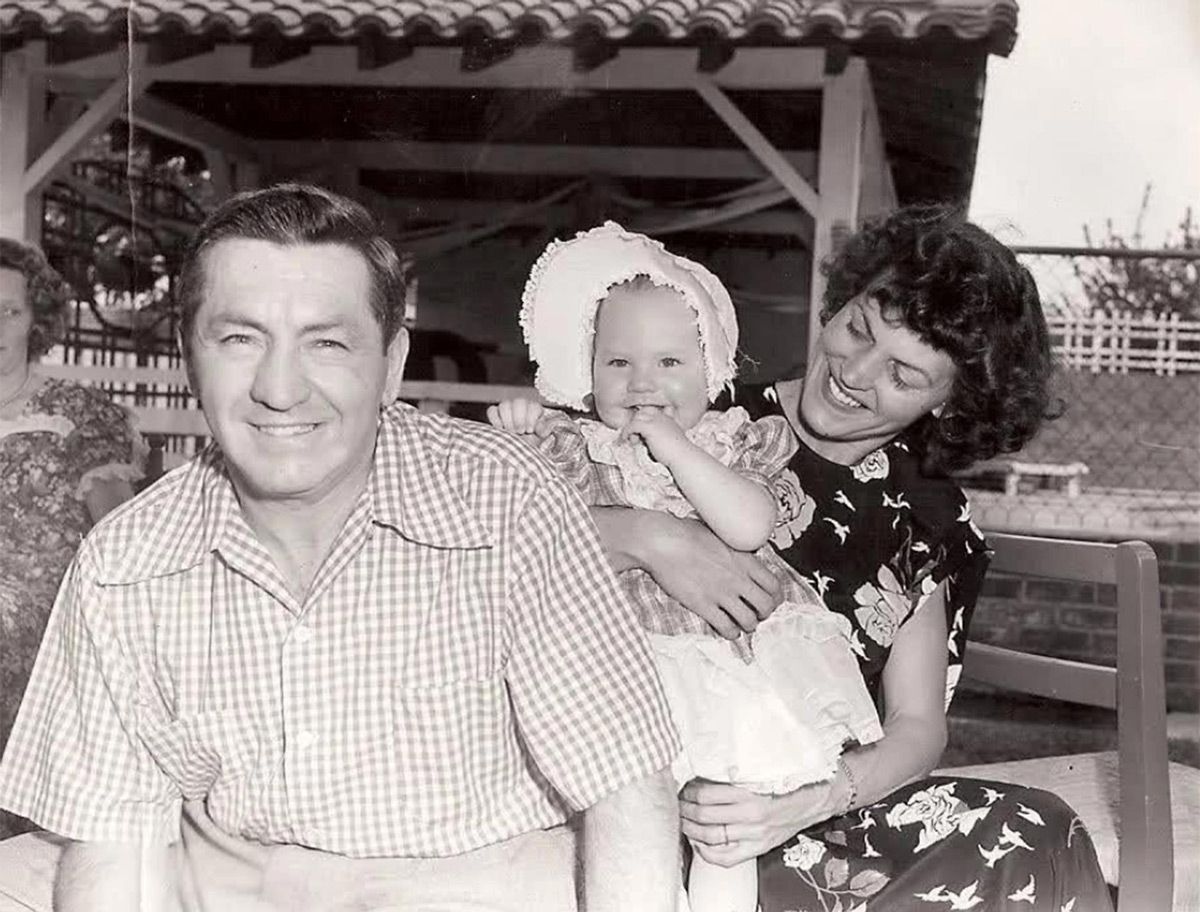 Curly Howard of the Three Stooges with his wife Valerie and their daughter Janie in 1949