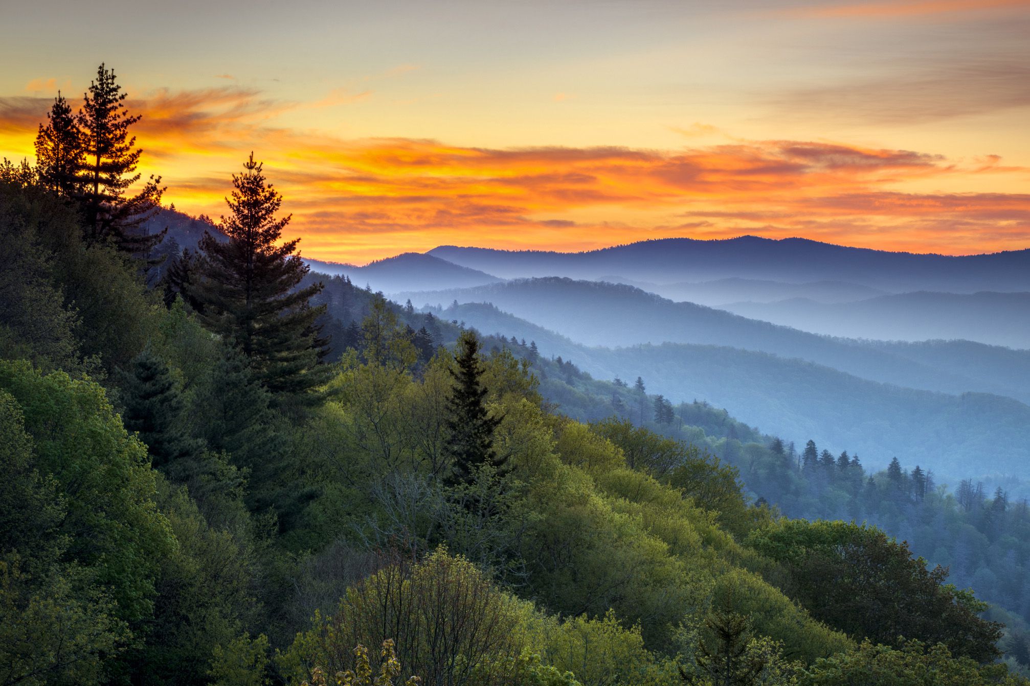 great smoky mountains national park scenic sunrise landscape at oconaluftee