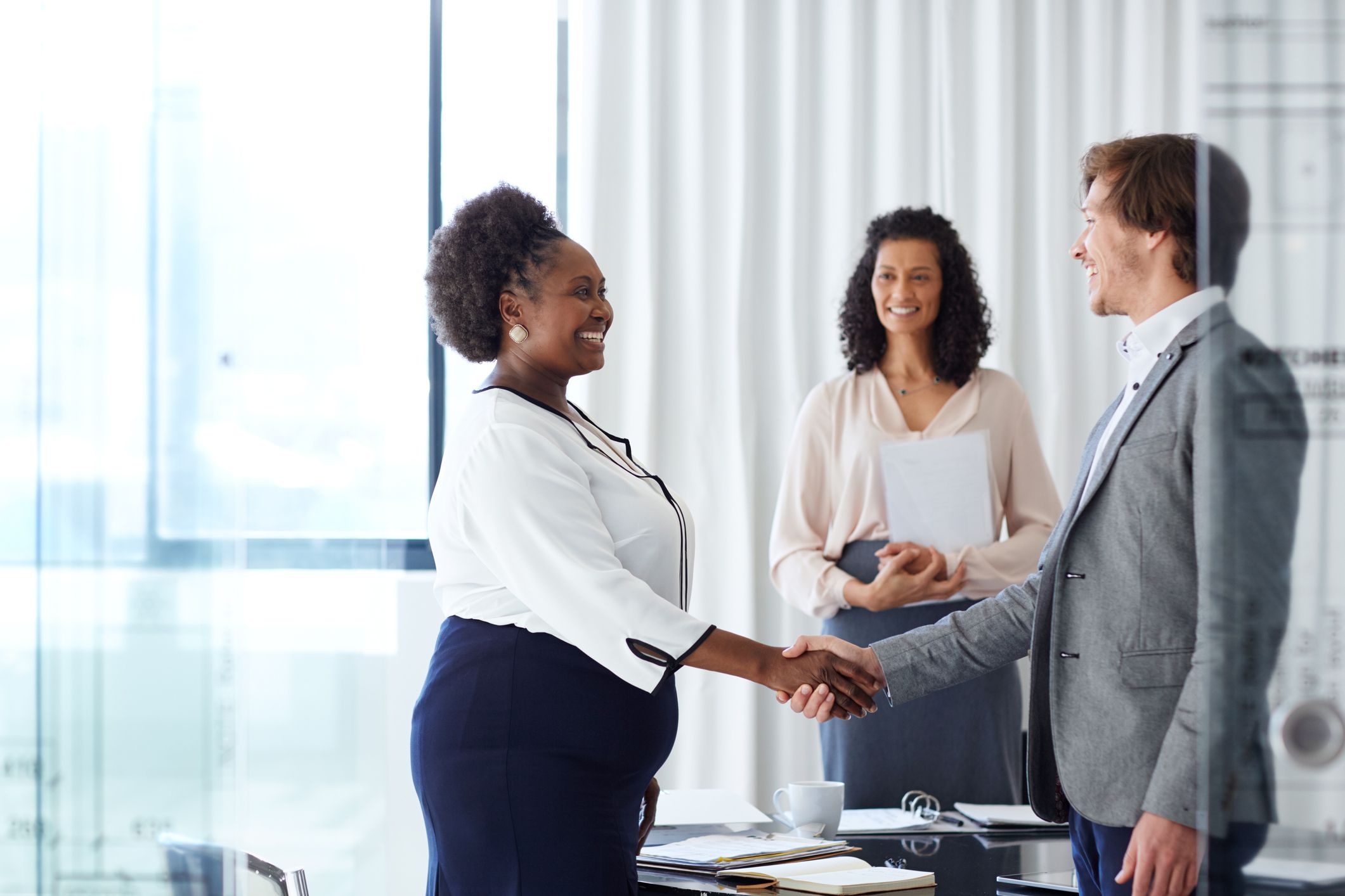 Shot of two businesspeople shaking hands in an officehttp://195.154.178.81/DATA/i_collage/pu/shoots/806073.jpg