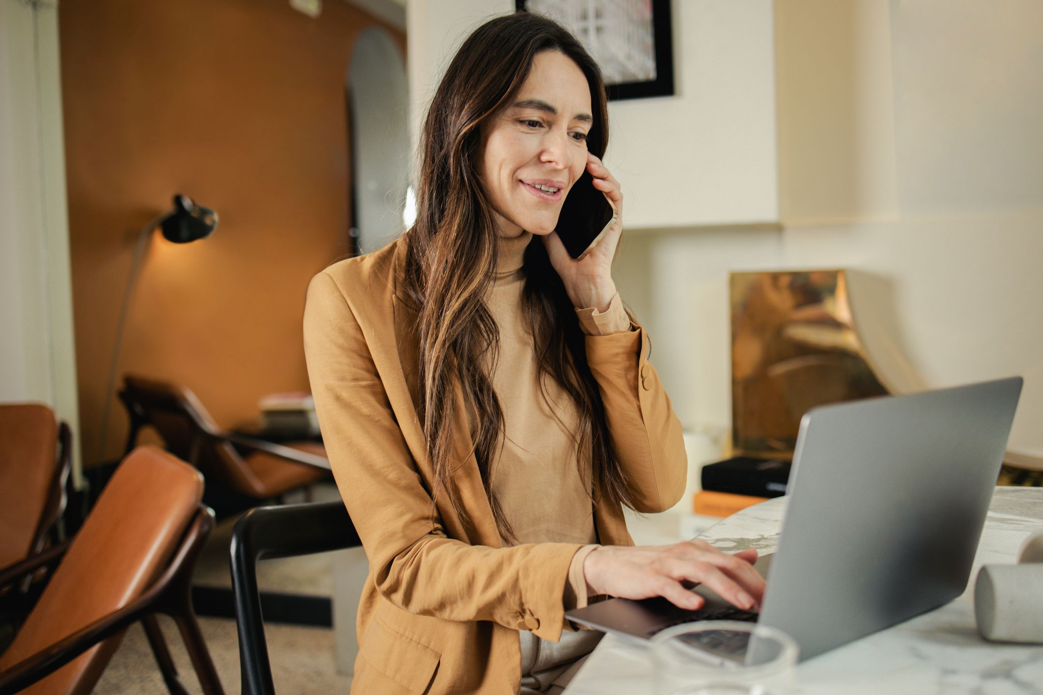 Portrait of a beautiful businesswoman working online from the cafe