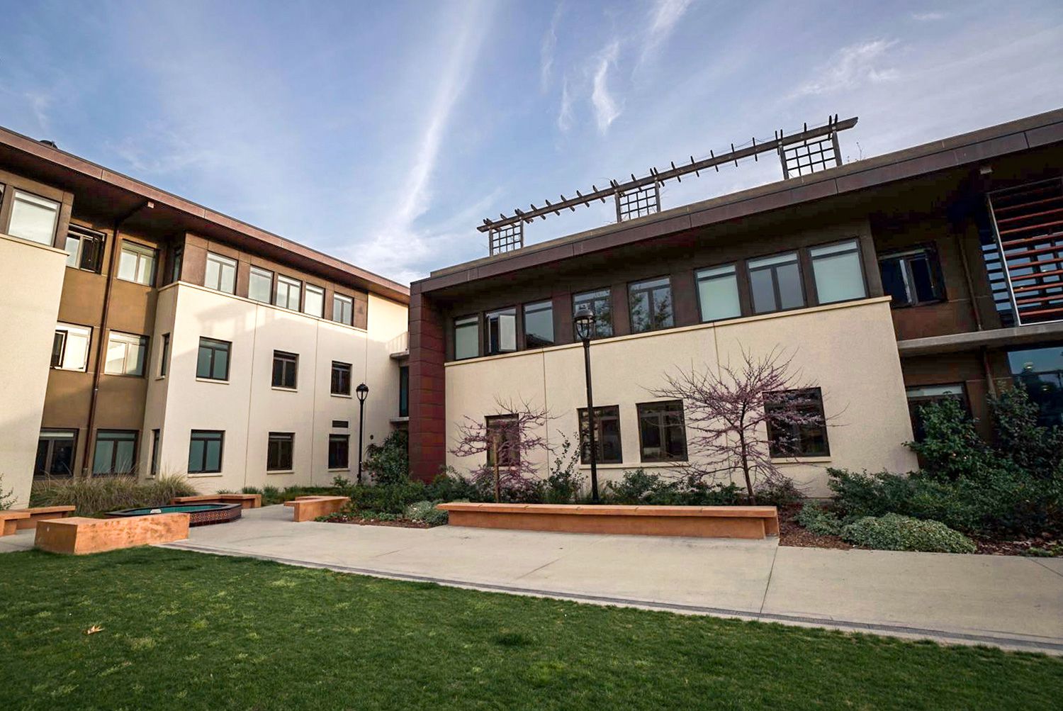 Sontag and Dialynas Halls, Pomona College