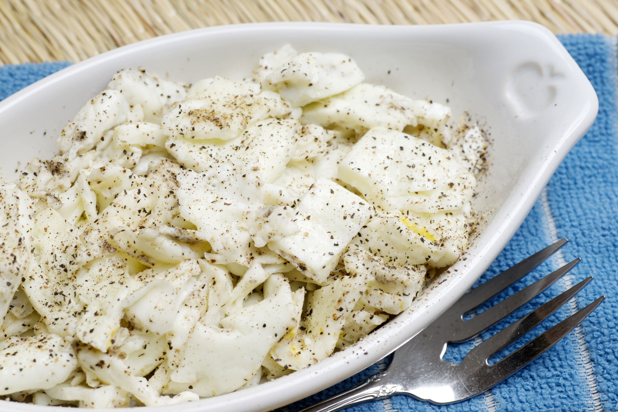 Scrambled egg whites with black pepper seasoning
