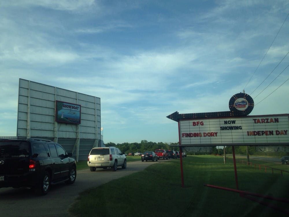 The Showboat Drive-In Theater in Hockley, Texas