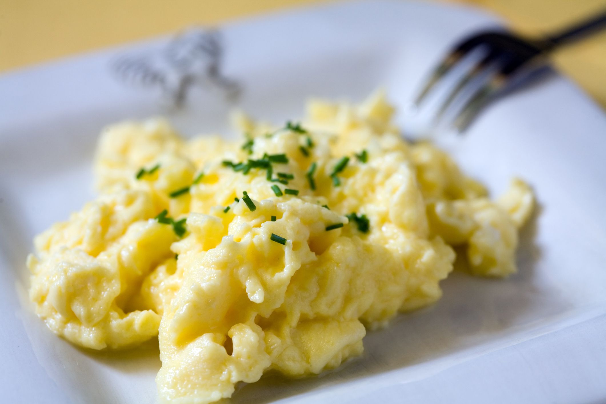 scrambled eggs with chives