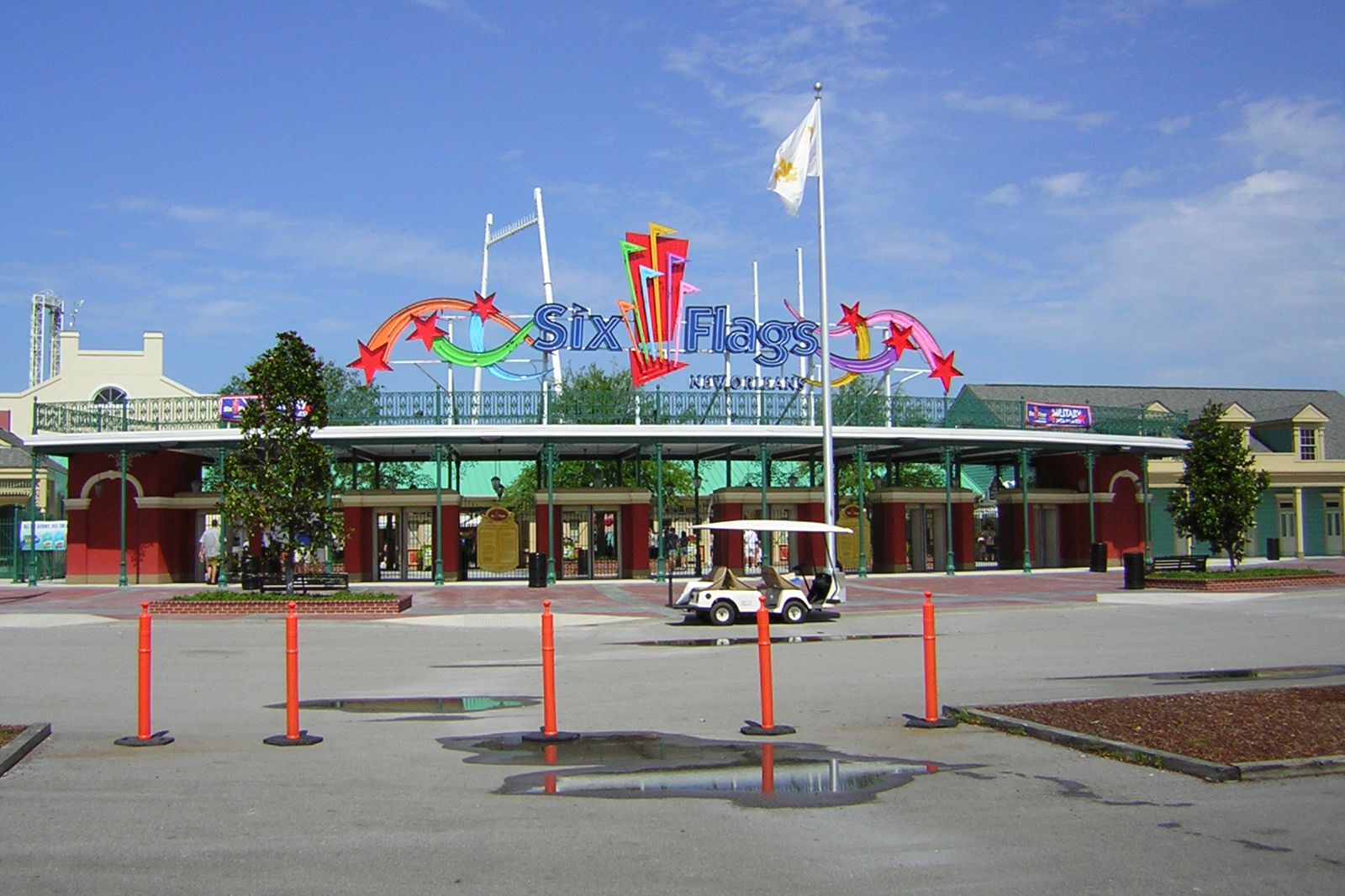 six flags louisiana entrance in june 2004