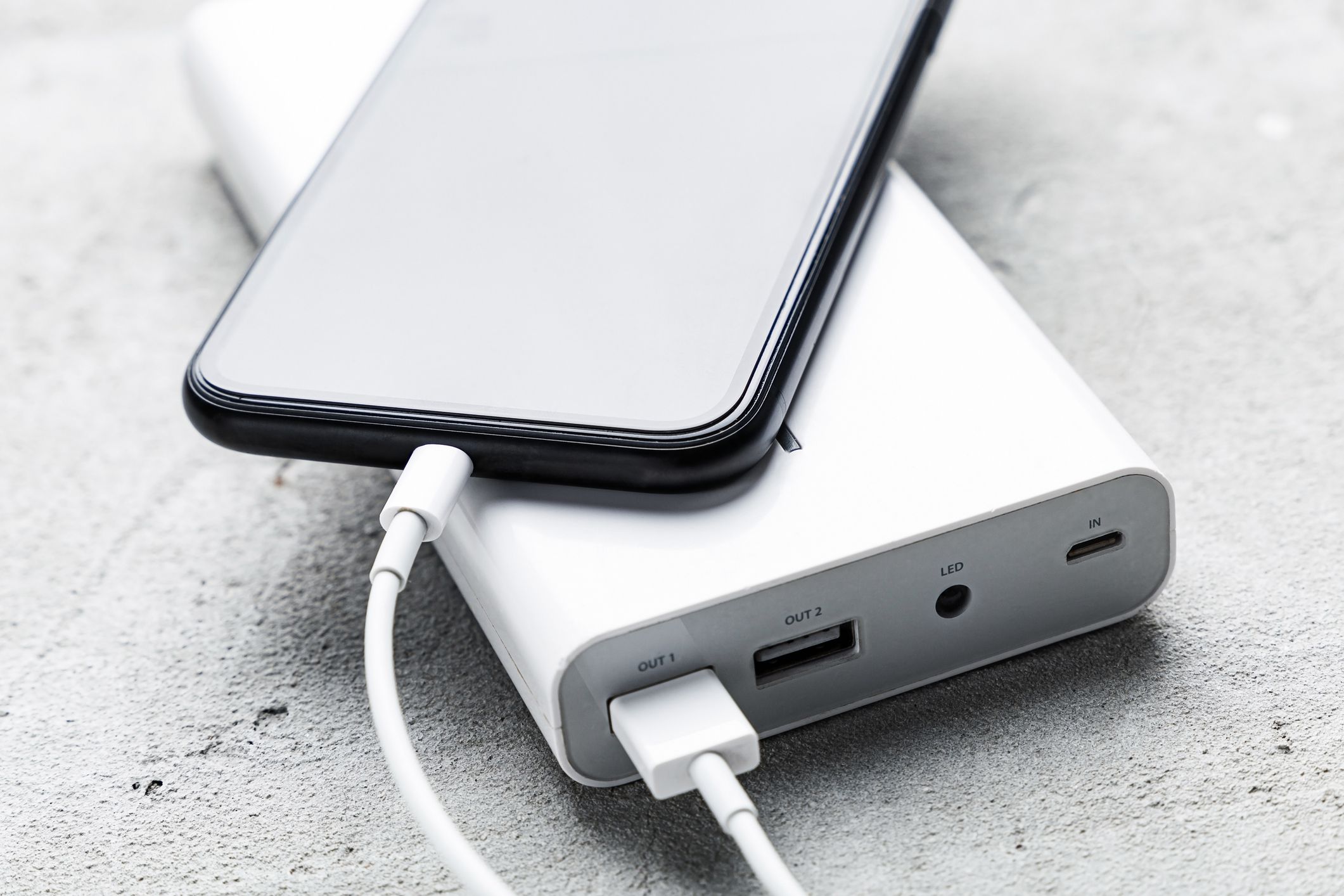 Charging of smart phone from power bank