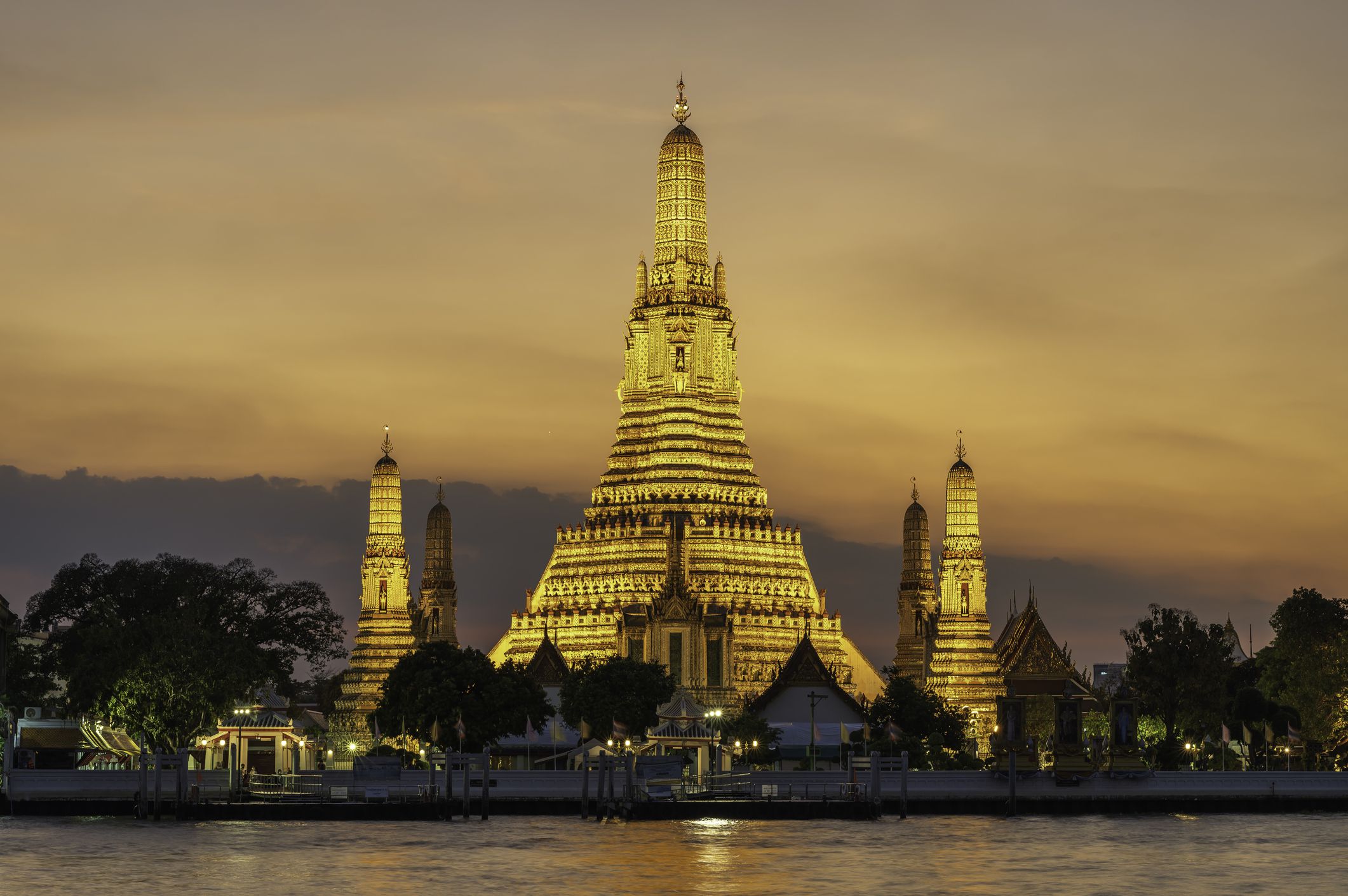 Wat Arun Temple at sunset in Bangkok, Thailand