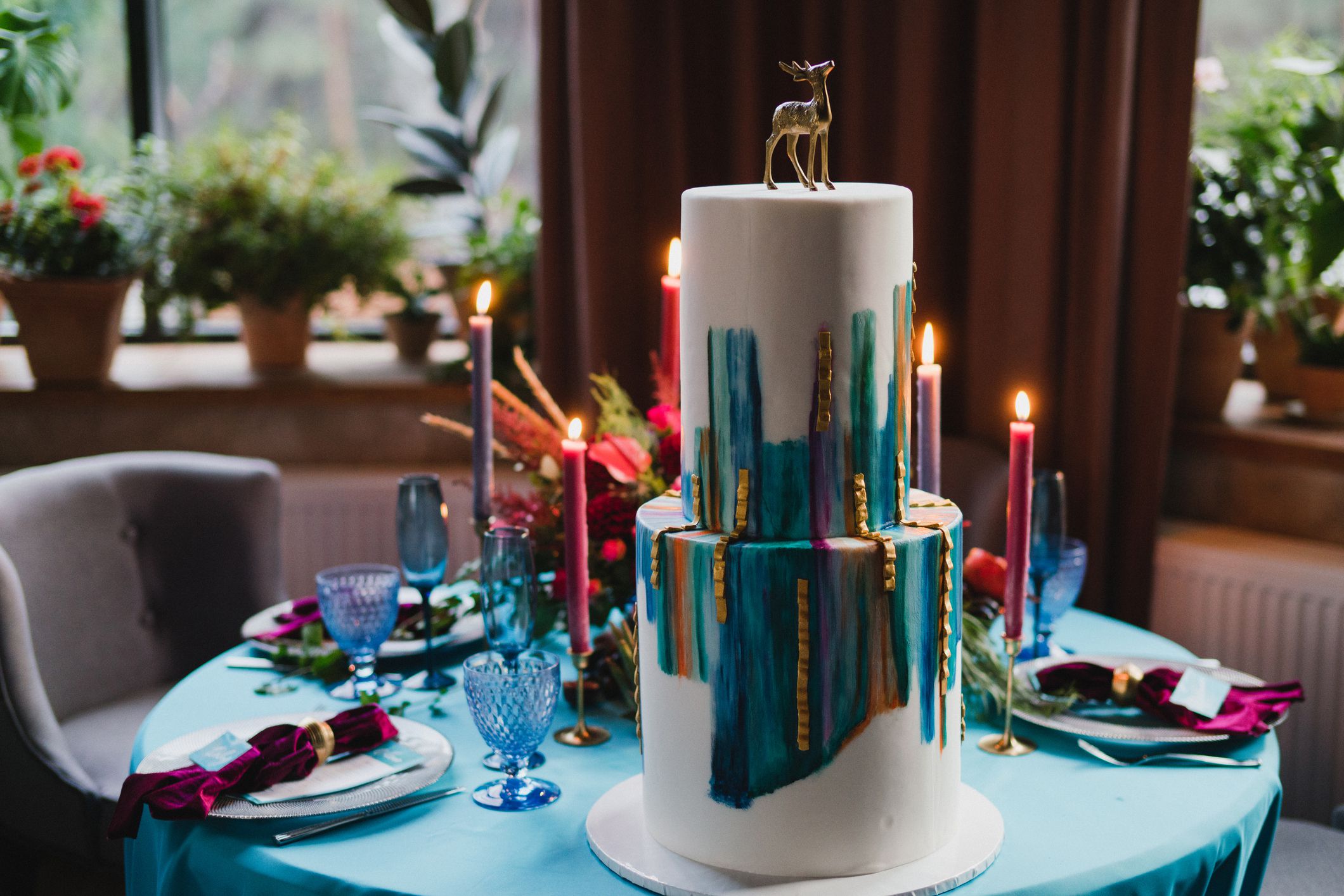 Stylish modern wedding cake.