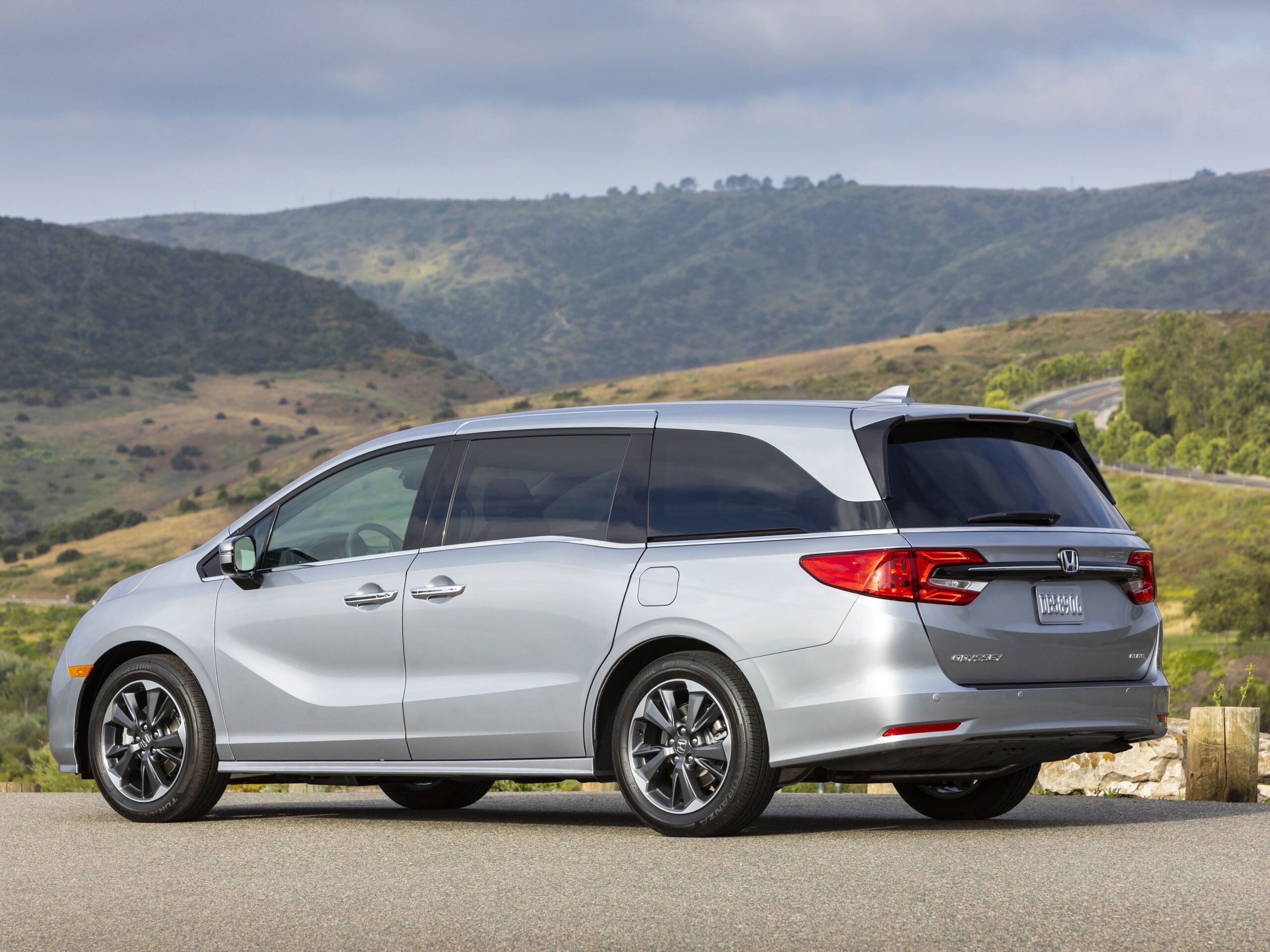 Silver 2021 Honda Odyssey with scenic background