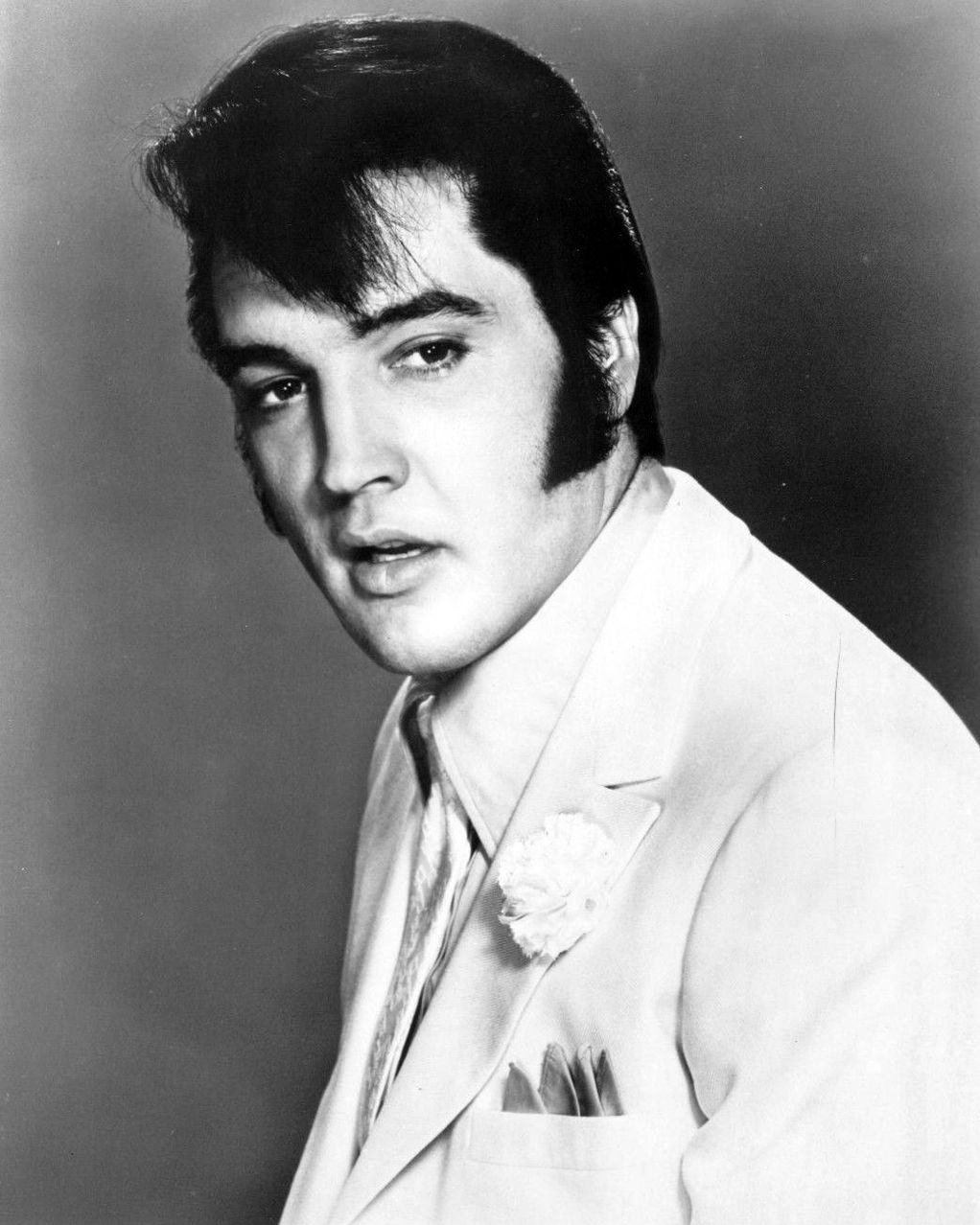 Black and white photo of Elvis Presley