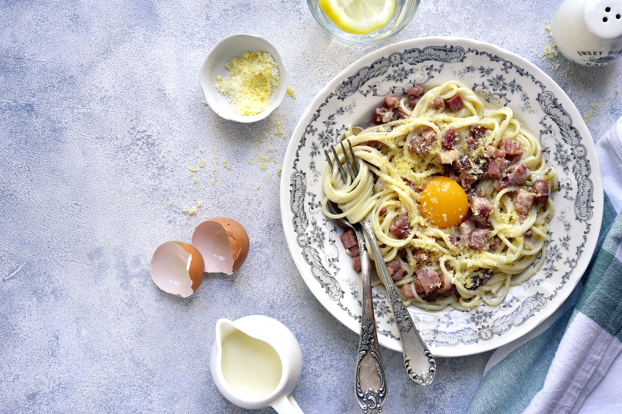 Fresh pasta with eggs and meat