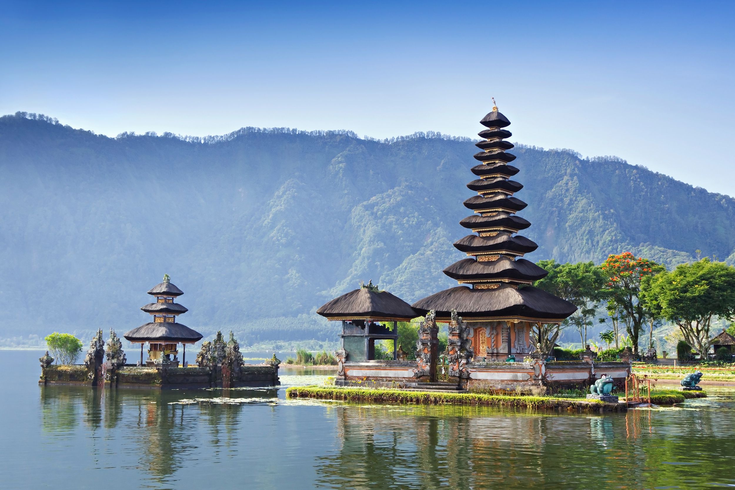 Pura Beratan Temple, Bali, on a clear, sunny day