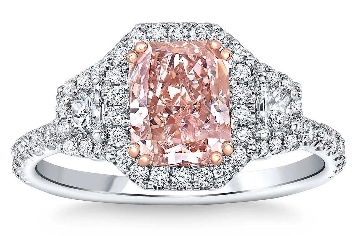 Radiant Cut 1.54 ct Center VVS1 Clarity, Fancy Pink Diamond Platinum Halo Ring