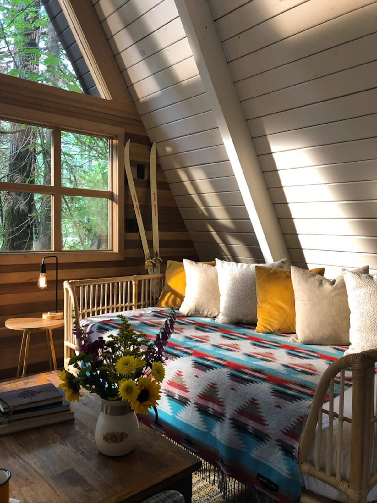 Tye Haus A-Frame: More