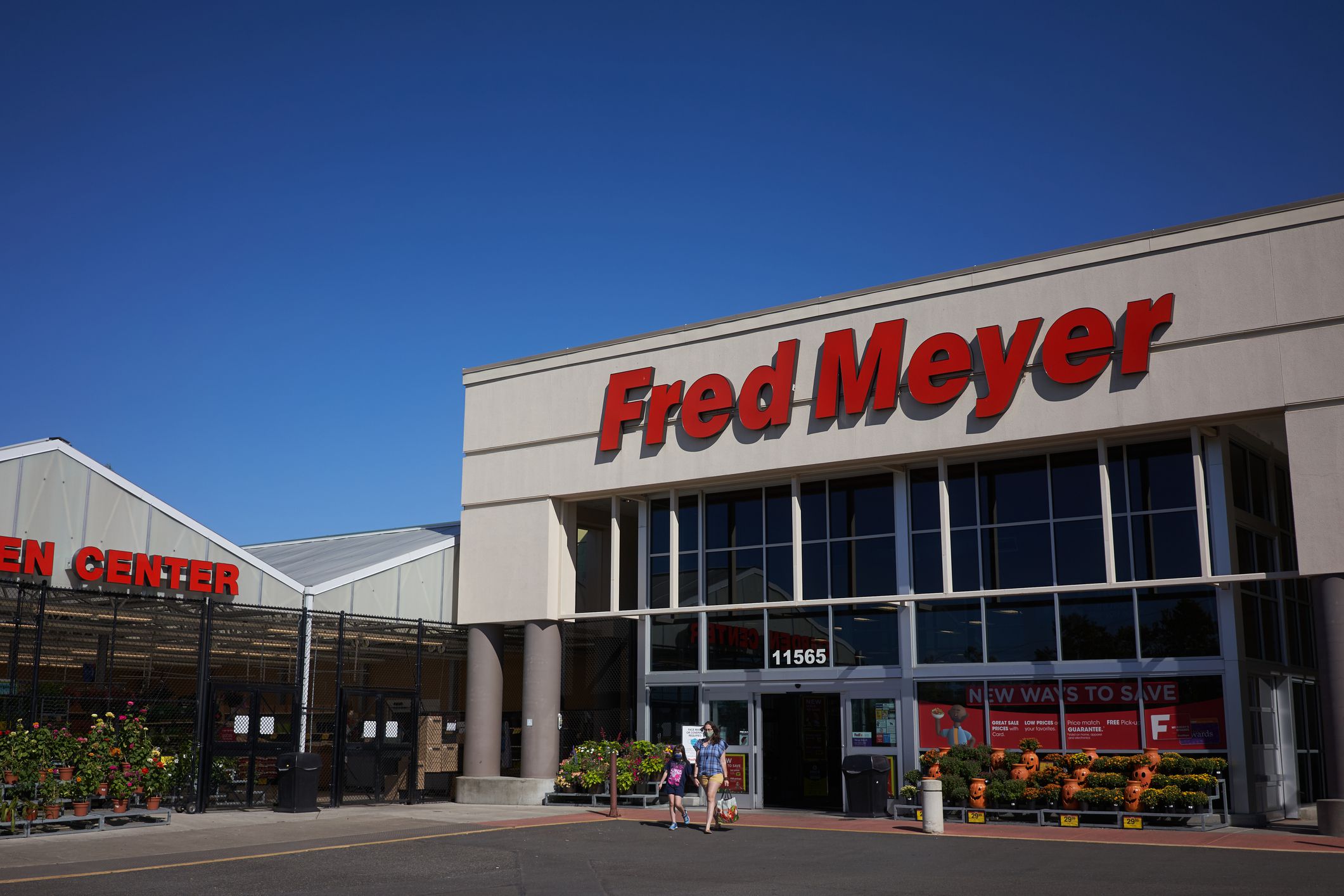 Tigard, OR, USA - Aug 24, 2020: The storefront of a Fred Meyer store in Tigard, Oregon, during the coronavirus pandemic. Fred Meyer is a chain of hypermarket superstores based in Portland, Oregon.