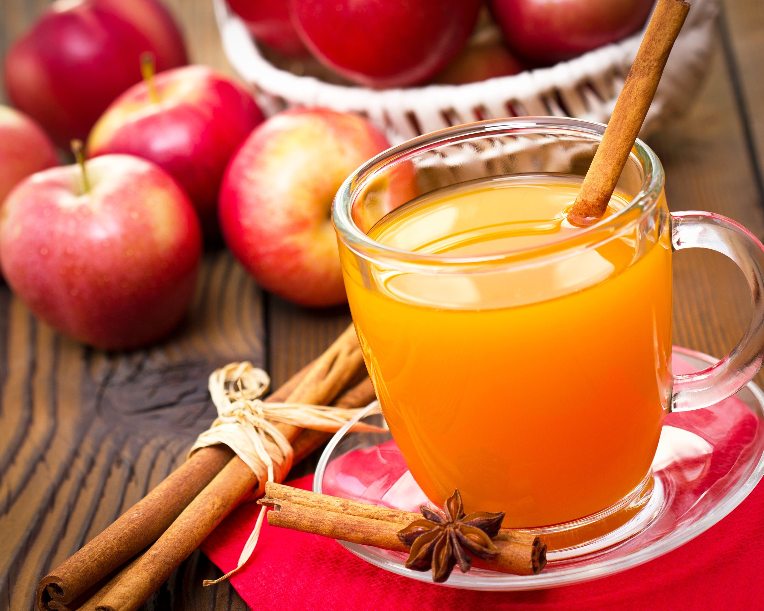 apple cider with cinnamon sticks