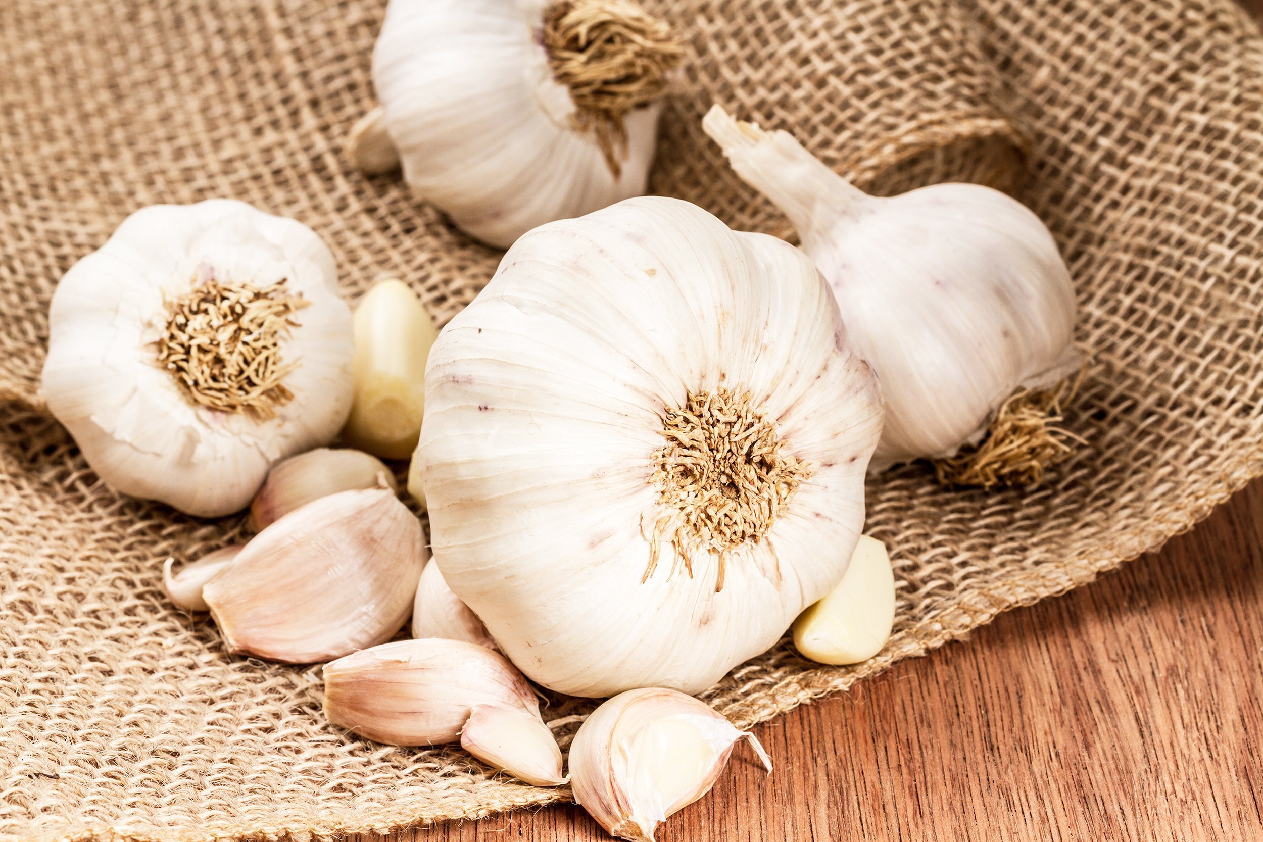 garlic bulbs with garlic cloves