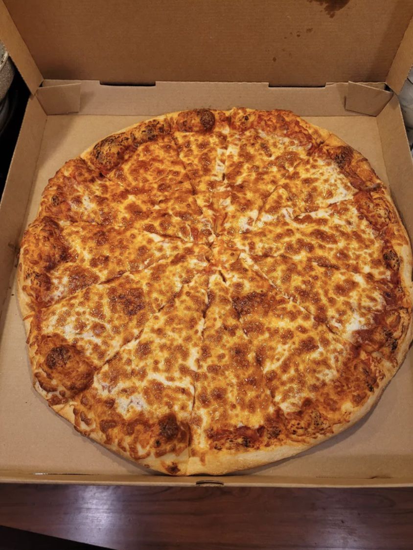 Reddit screenshot of a tasty and very affordable Costco pizza.