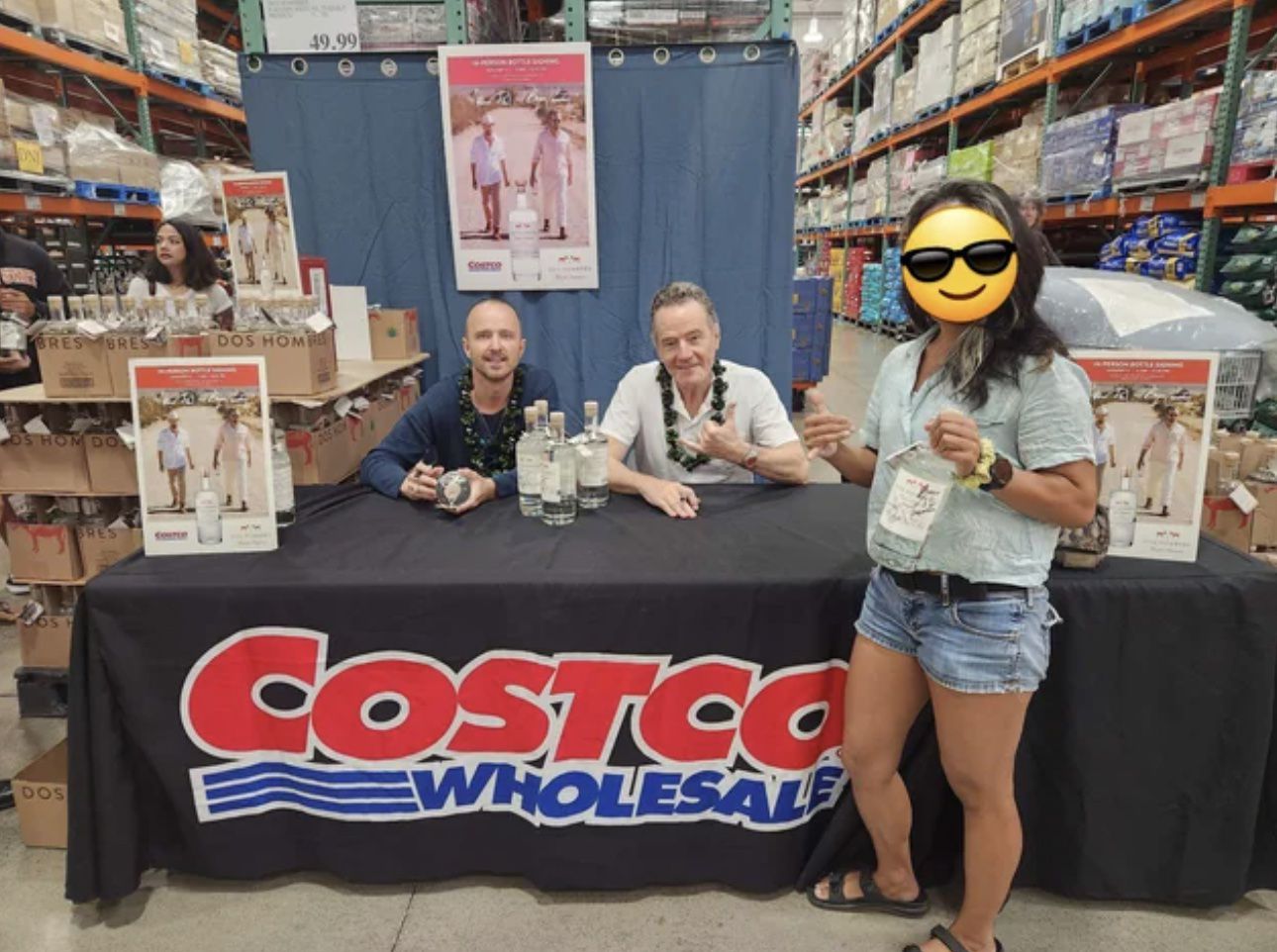 Reddit screenshot of Aaron Paul and Brian Cranston volunteering at Costco.