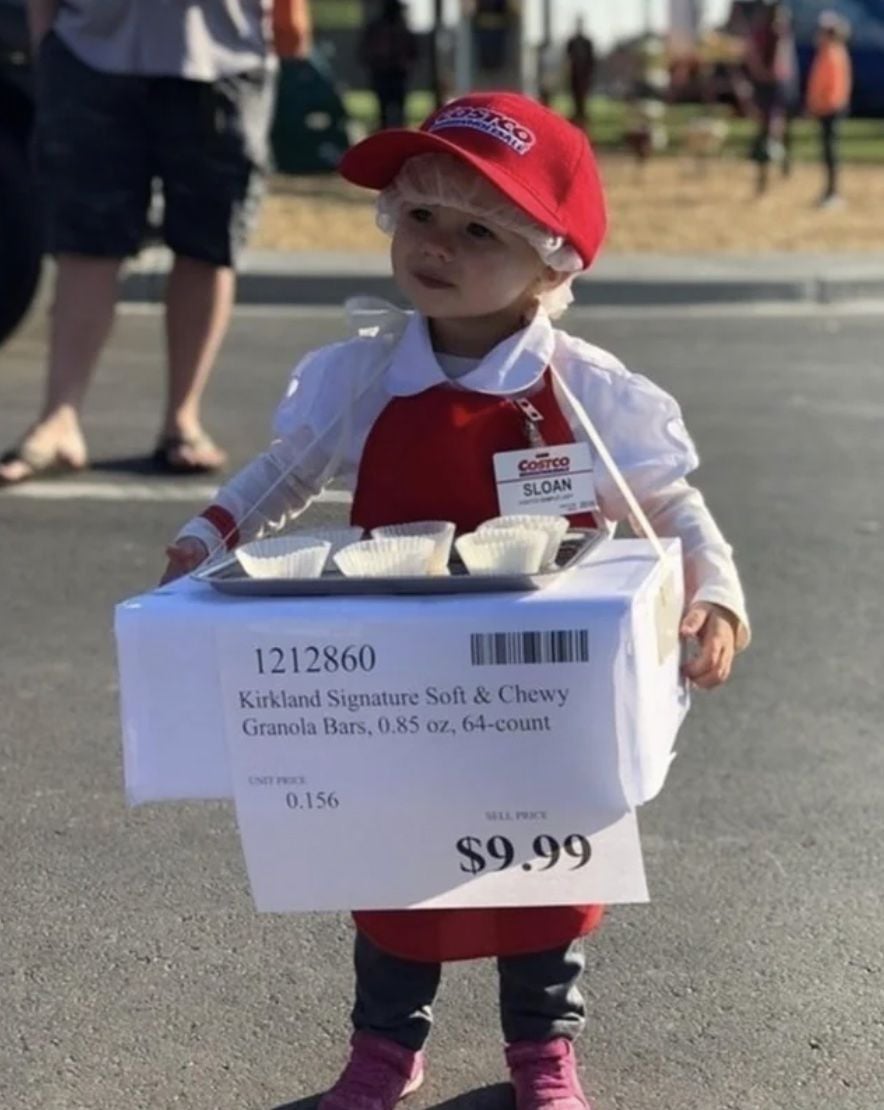 Reddit screenshot of kid dressed up as Costco employee for Halloween.