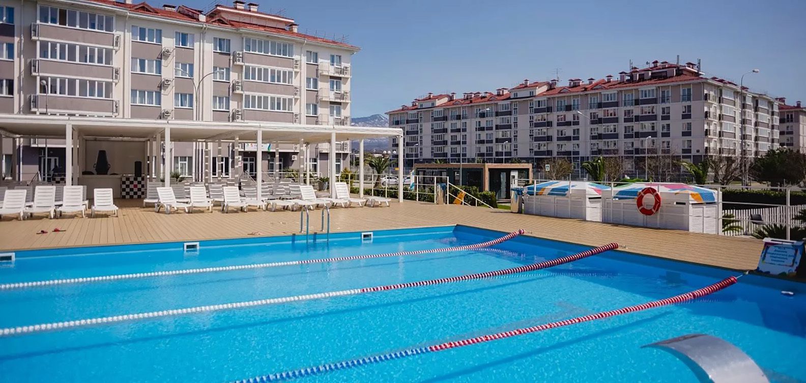 The year-round heated pool in Barkhatnyye Sezony.