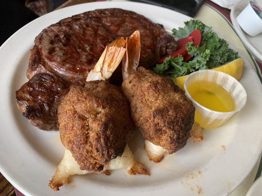 Rhode Island: Twin Oaks Restaurant