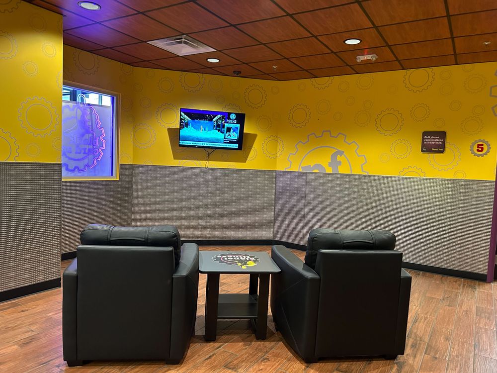 planet fitness black card lounge