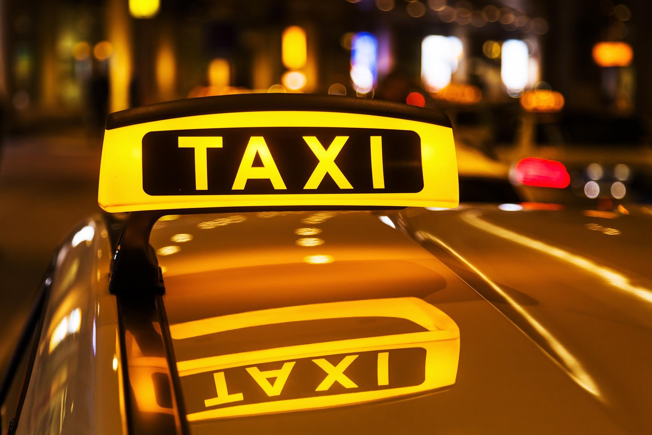 night picture of a taxi car