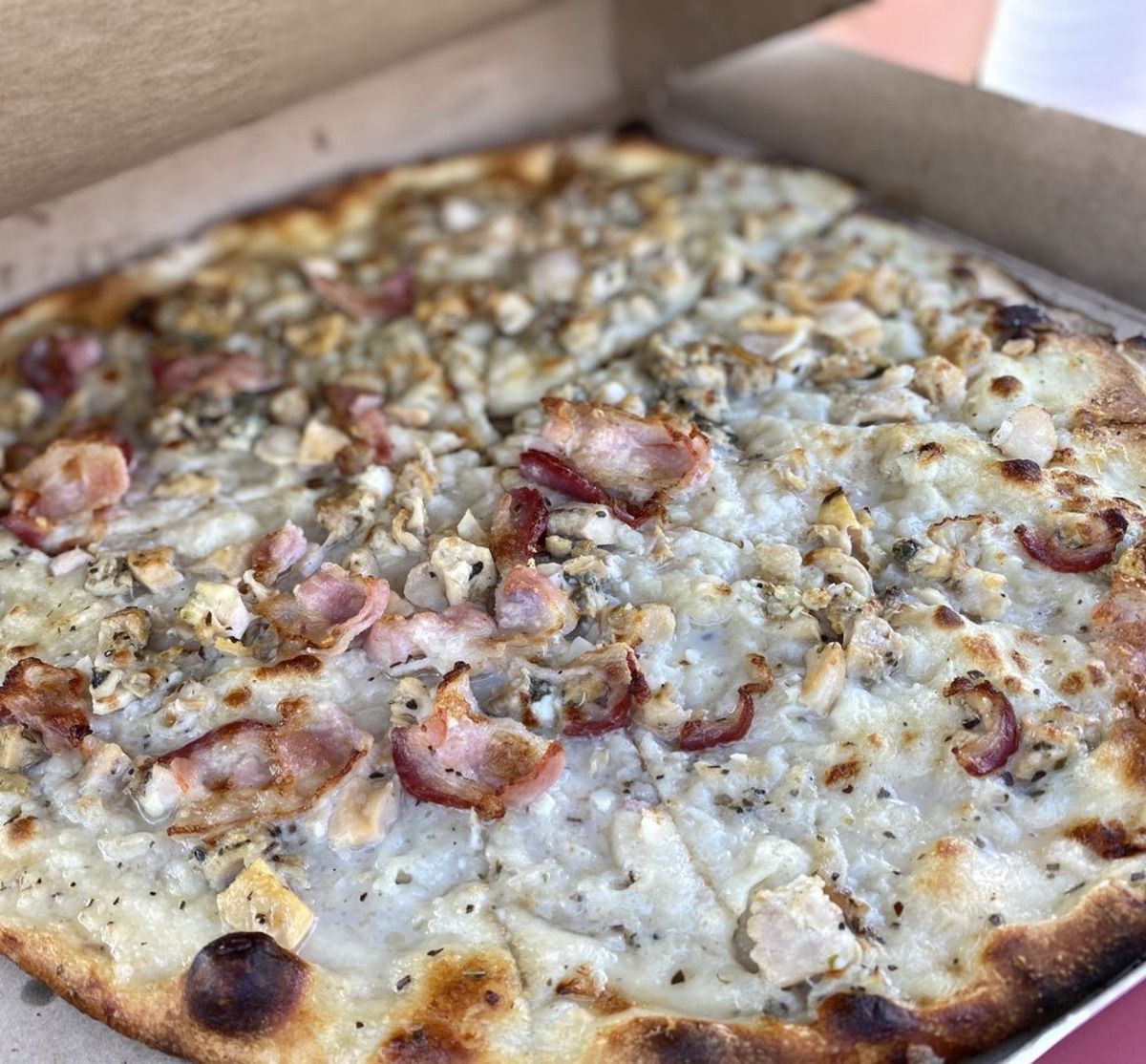 Chicken & Bacon Pizza in a pizza box, Frank Pepe Pizzeria Napoletana, New Haven, Connecticut