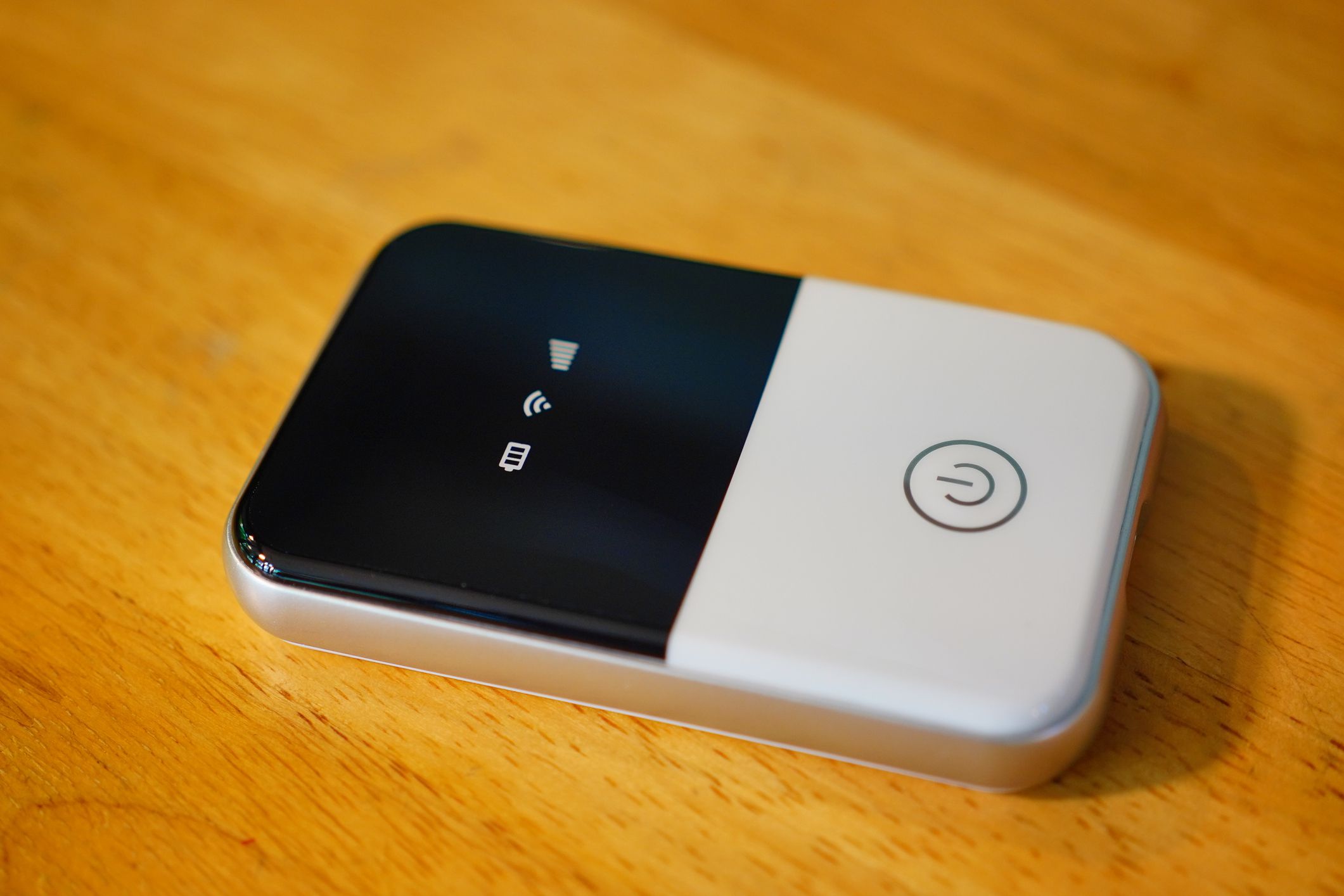 Modern wireless pocket 4g wifi modem