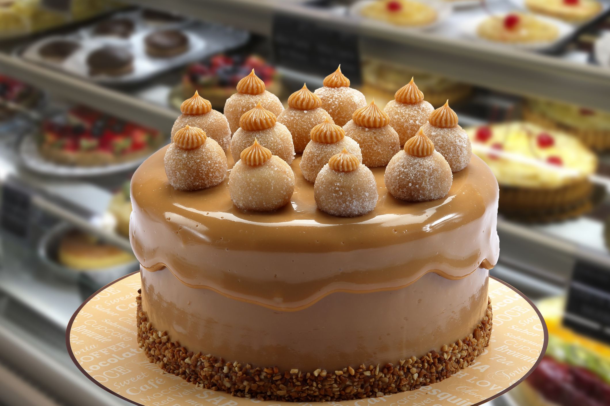 cake with dulce de leche