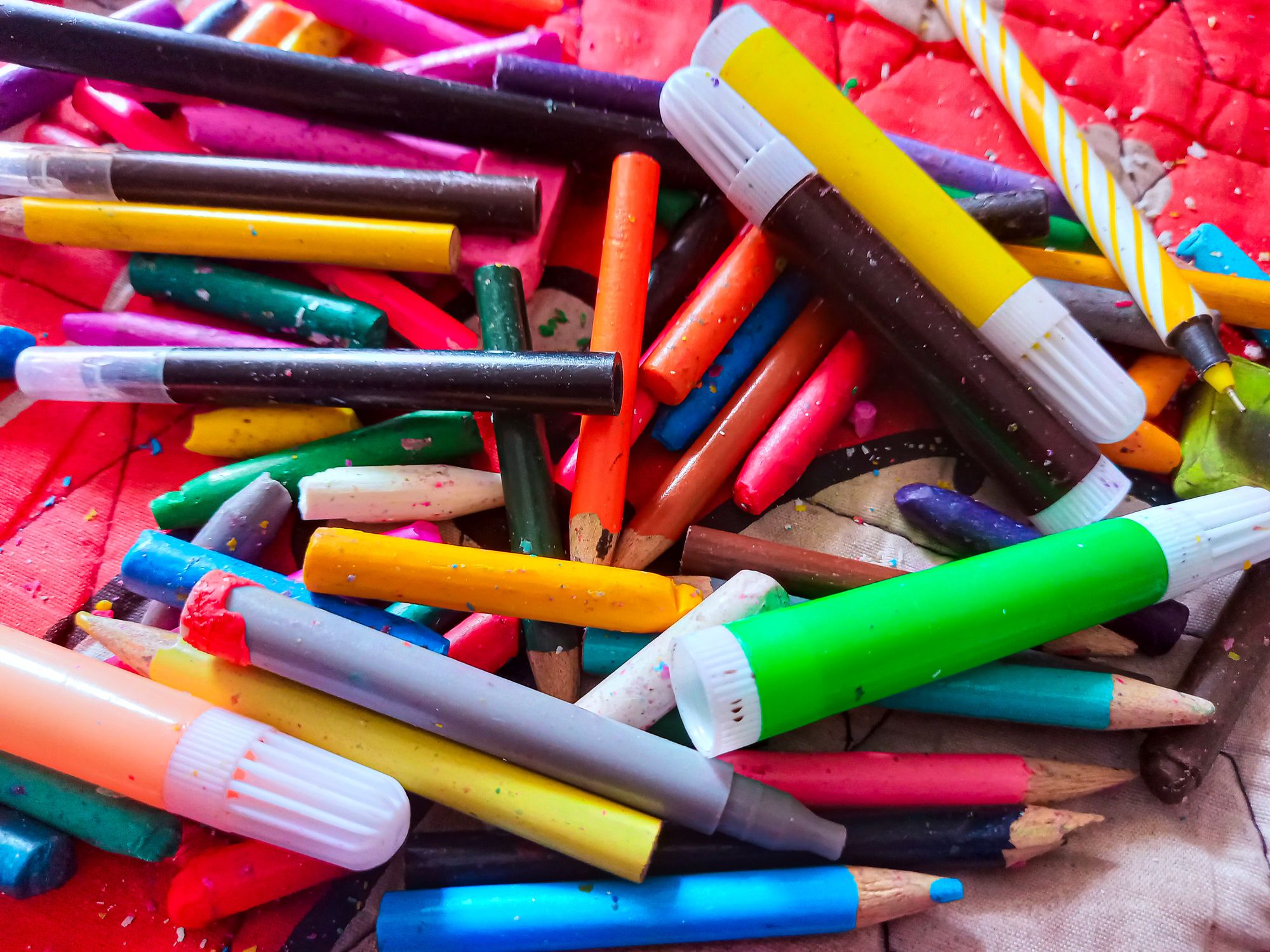 A messy collection of colored pencils