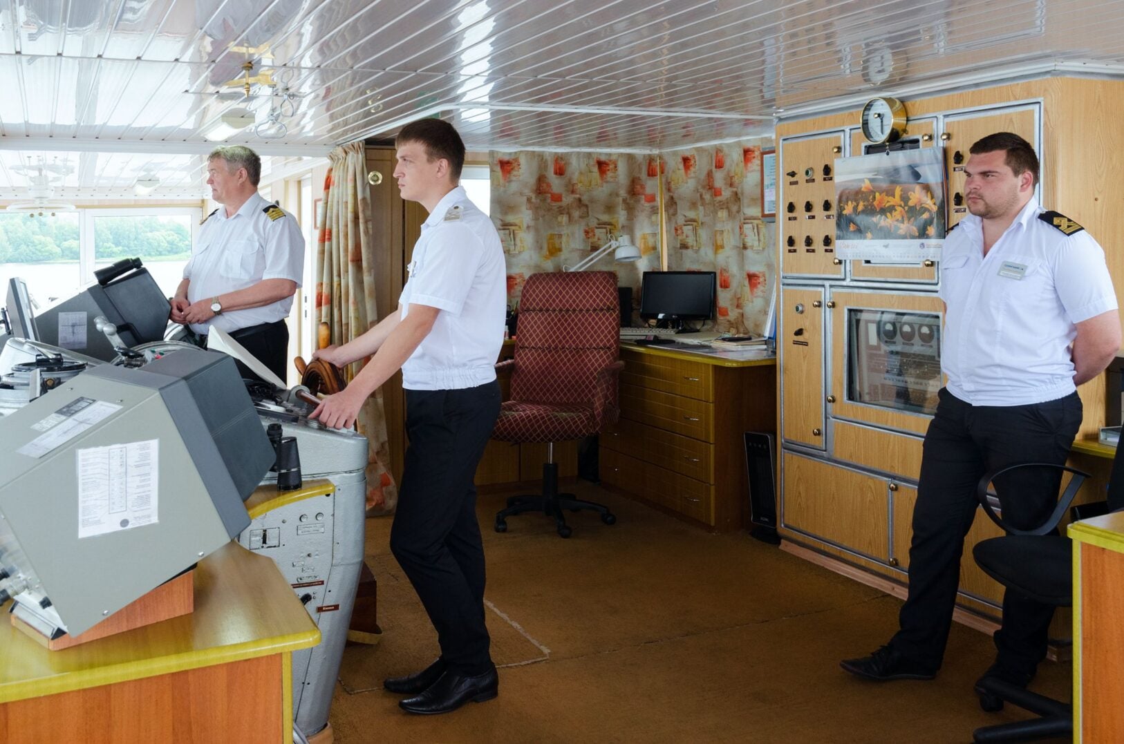 Cruise Employees Share What It's ACTUALLY Like To Work on a Cruise Ship