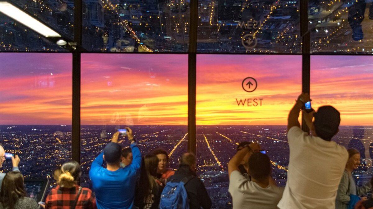360 CHICAGO During Sunset