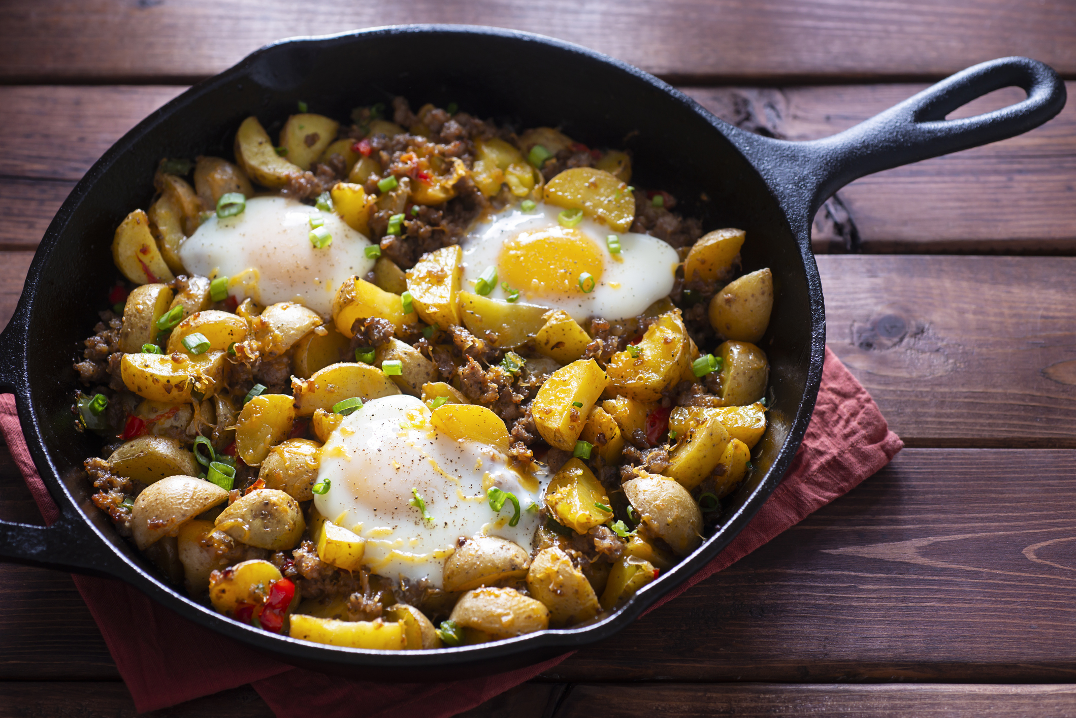 Papeta par Eda in a Cast Iron Skillet