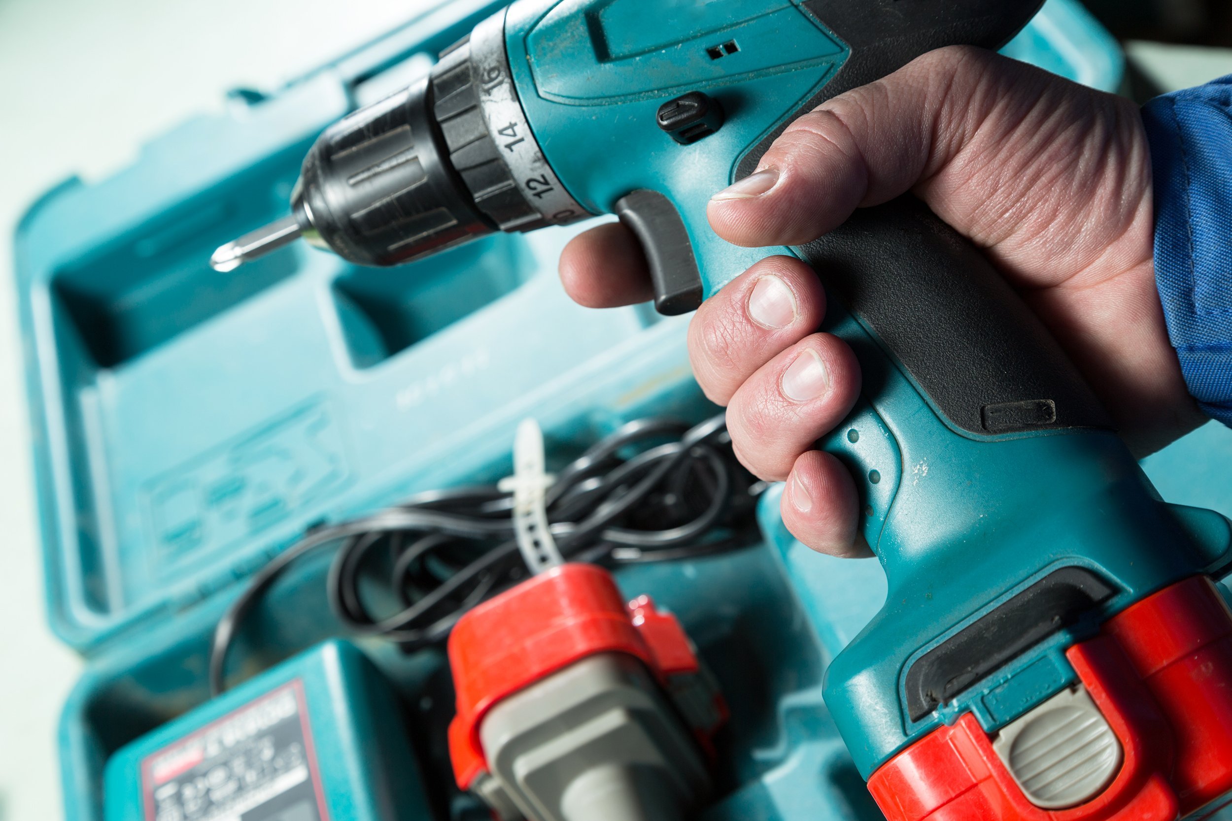 male hand holding a screwdriver