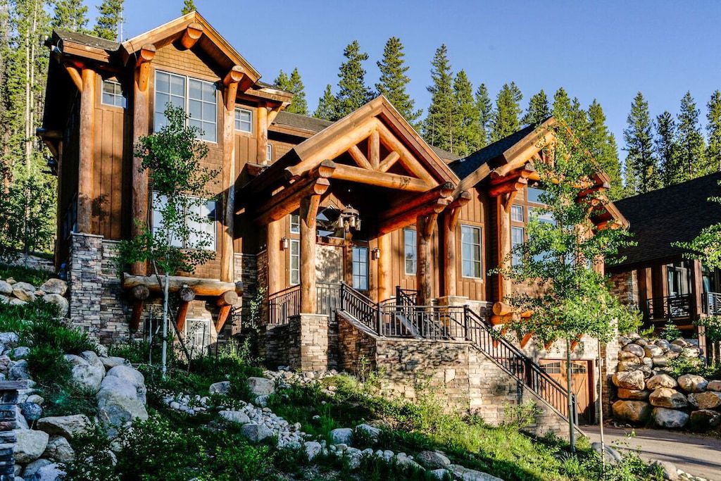 Dreamy Log Home Vacation Rental