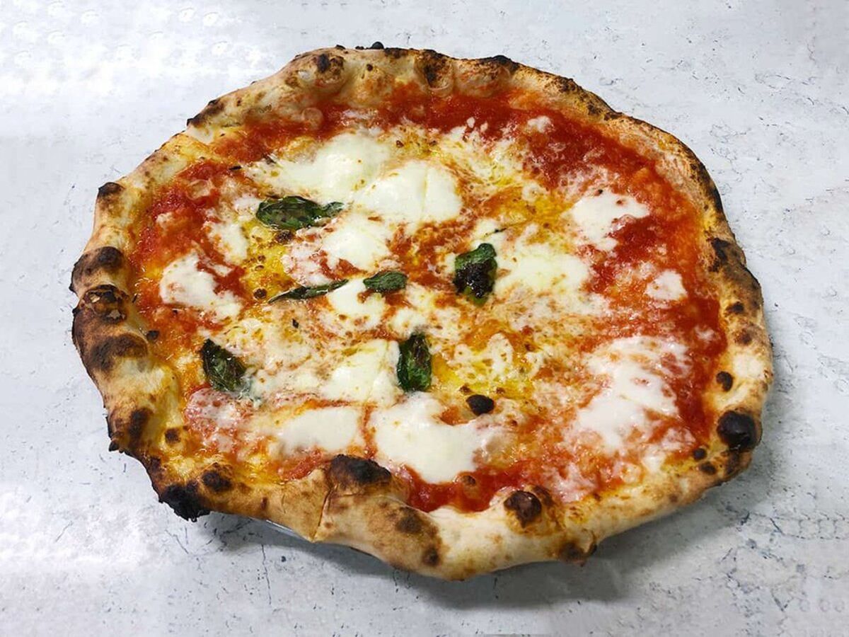 Pizza on Marble Table, Pizzeria e Trattoria da Isa, Tokyo